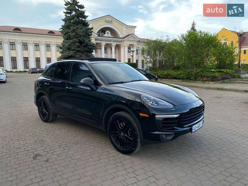 Внедорожник / Кроссовер Porsche Cayenne 2016 в Ужгороде