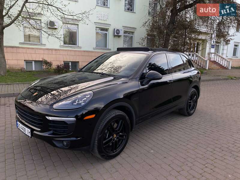 Внедорожник / Кроссовер Porsche Cayenne 2016 в Ужгороде