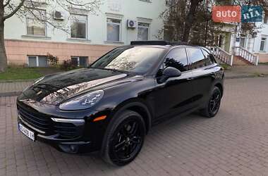 Внедорожник / Кроссовер Porsche Cayenne 2016 в 