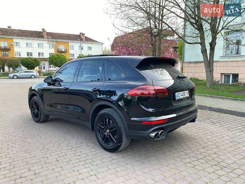 Внедорожник / Кроссовер Porsche Cayenne 2016 в Ужгороде