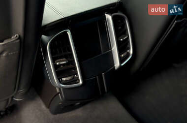 Позашляховик / Кросовер Porsche Cayenne 2012 в 