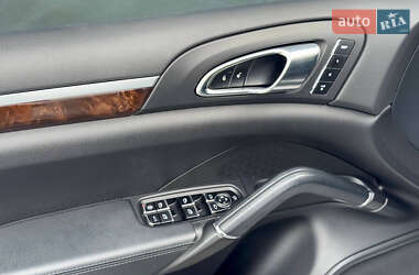 Позашляховик / Кросовер Porsche Cayenne 2012 в 