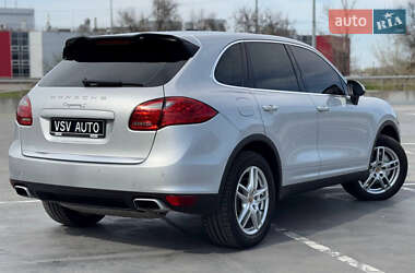 Позашляховик / Кросовер Porsche Cayenne 2012 в 