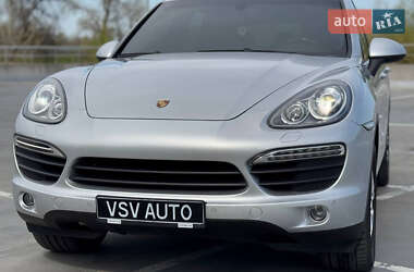 Позашляховик / Кросовер Porsche Cayenne 2012 в 