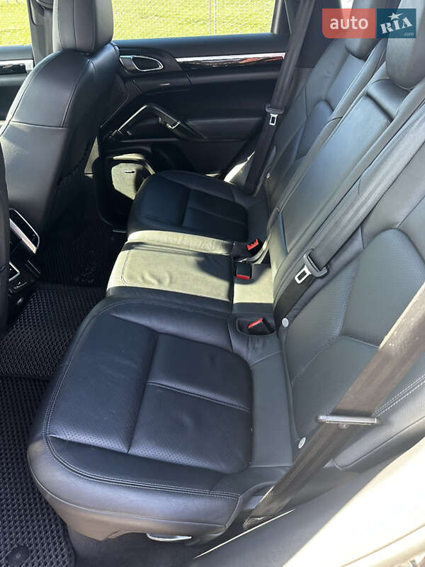 Позашляховик / Кросовер Porsche Cayenne 2010 в Прилуках