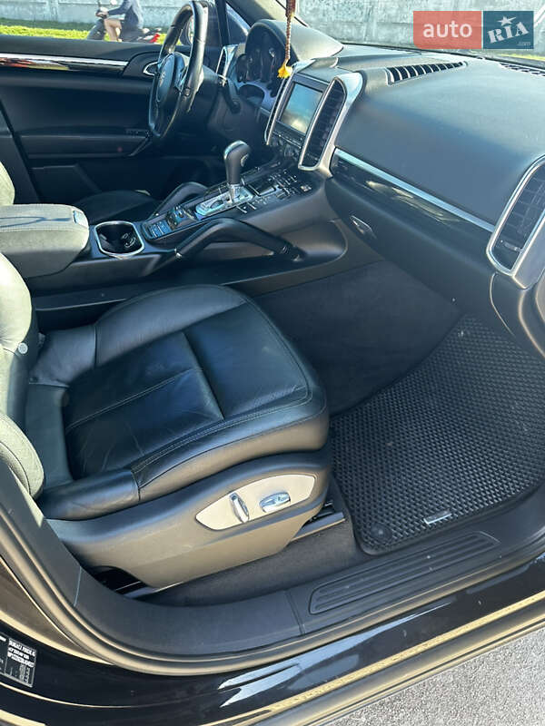 Позашляховик / Кросовер Porsche Cayenne 2010 в Прилуках