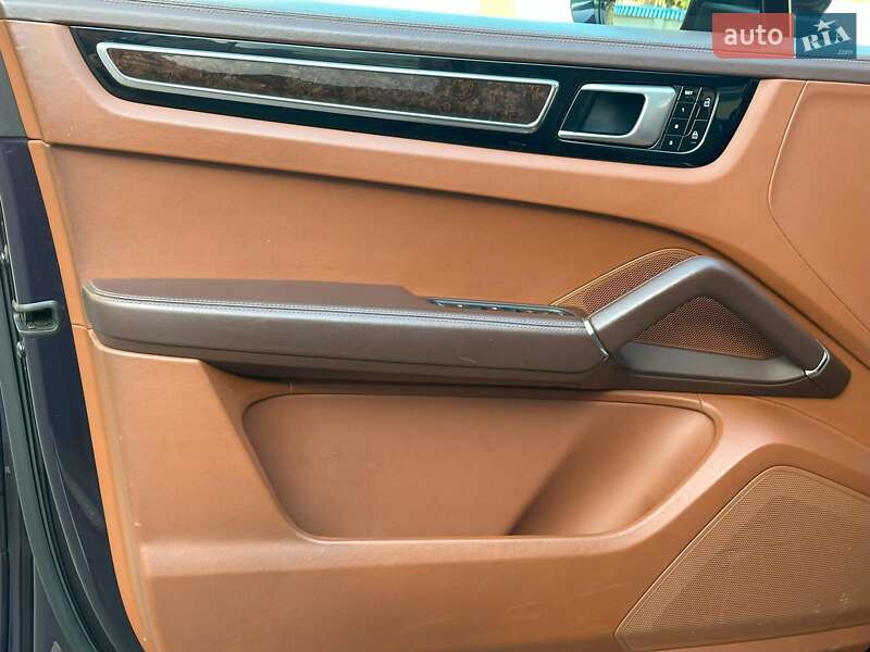 Внедорожник / Кроссовер Porsche Cayenne 2018 в Одессе