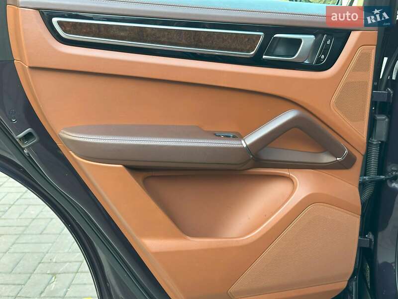 Внедорожник / Кроссовер Porsche Cayenne 2018 в Одессе