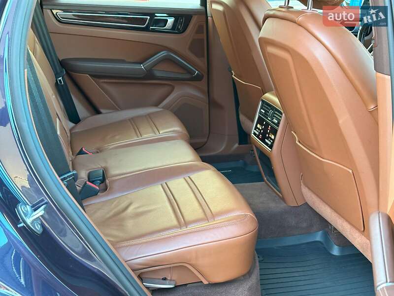 Внедорожник / Кроссовер Porsche Cayenne 2018 в Одессе