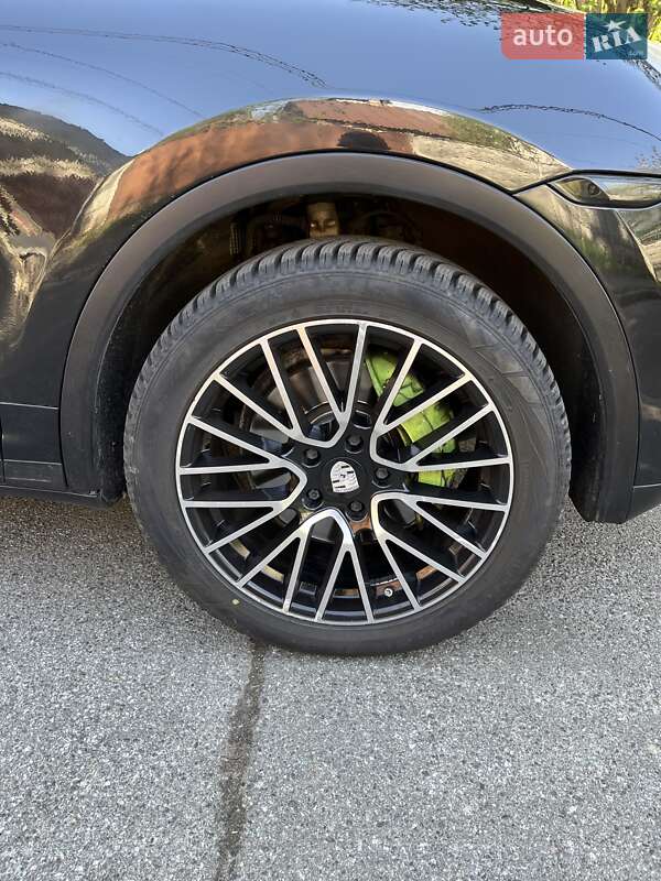 Внедорожник / Кроссовер Porsche Cayenne 2012 в Киеве