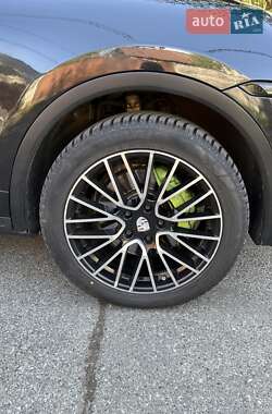 Внедорожник / Кроссовер Porsche Cayenne 2012 в 