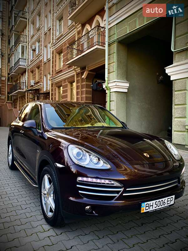 Внедорожник / Кроссовер Porsche Cayenne 2014 в 