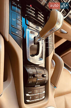 Позашляховик / Кросовер Porsche Cayenne 2011 в 