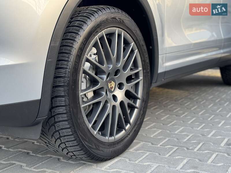 Внедорожник / Кроссовер Porsche Cayenne 2017 в Киеве