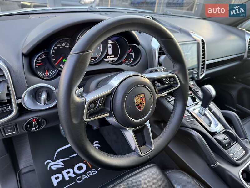 Внедорожник / Кроссовер Porsche Cayenne 2017 в Киеве