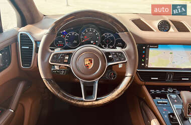 Позашляховик / Кросовер Porsche Cayenne 2022 в 