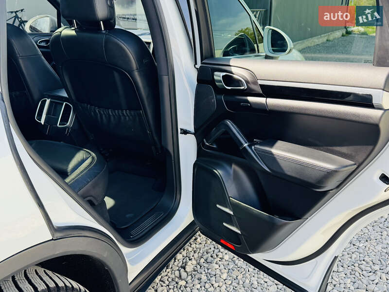 Внедорожник / Кроссовер Porsche Cayenne 2015 в Ивано-Франковске