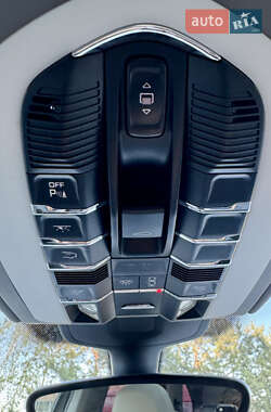 Внедорожник / Кроссовер Porsche Cayenne 2011 в 