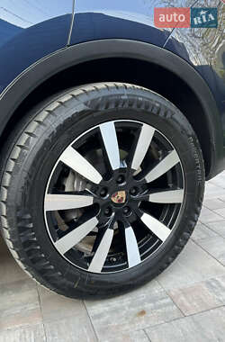 Внедорожник / Кроссовер Porsche Cayenne 2013 в 