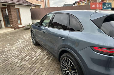 Внедорожник / Кроссовер Porsche Cayenne 2018 в 