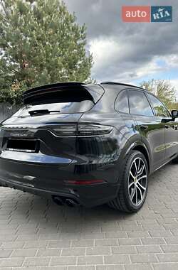 Позашляховик / Кросовер Porsche Cayenne 2018 в 