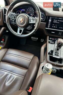 Позашляховик / Кросовер Porsche Cayenne 2018 в 