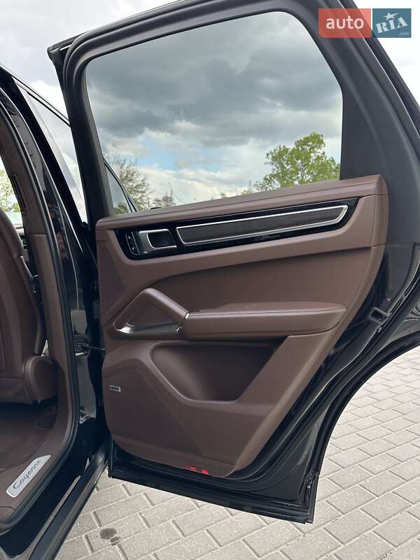 Внедорожник / Кроссовер Porsche Cayenne 2018 в Киеве