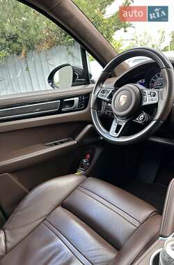Позашляховик / Кросовер Porsche Cayenne 2018 в 