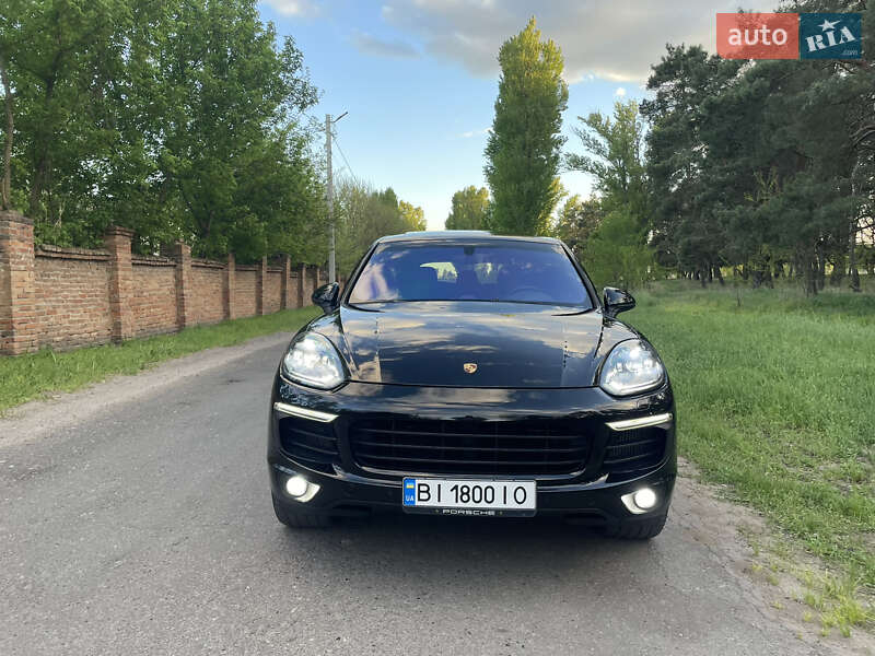 Внедорожник / Кроссовер Porsche Cayenne 2015 в Кременчуге