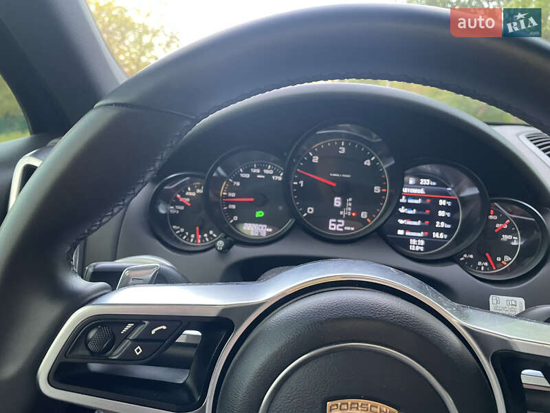Внедорожник / Кроссовер Porsche Cayenne 2015 в Кременчуге
