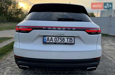 Внедорожник / Кроссовер Porsche Cayenne 2017 в 