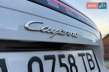 Внедорожник / Кроссовер Porsche Cayenne 2017 в 
