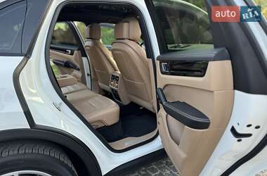 Внедорожник / Кроссовер Porsche Cayenne 2017 в 