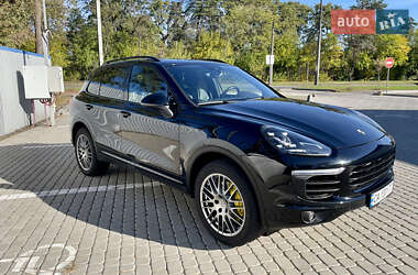 Внедорожник / Кроссовер Porsche Cayenne 2017 в 