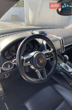 Внедорожник / Кроссовер Porsche Cayenne 2017 в 