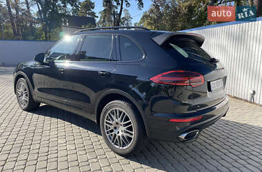 Внедорожник / Кроссовер Porsche Cayenne 2017 в 