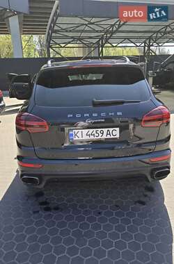 Позашляховик / Кросовер Porsche Cayenne 2015 в 