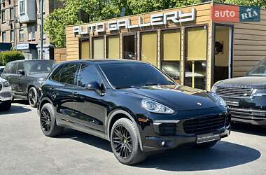 Позашляховик / Кросовер Porsche Cayenne 2015 в 