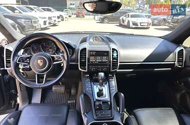 Позашляховик / Кросовер Porsche Cayenne 2015 в 