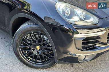 Внедорожник / Кроссовер Porsche Cayenne 2016 в 