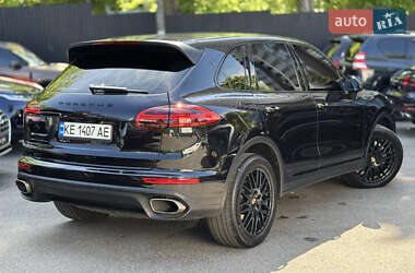 Внедорожник / Кроссовер Porsche Cayenne 2016 в 