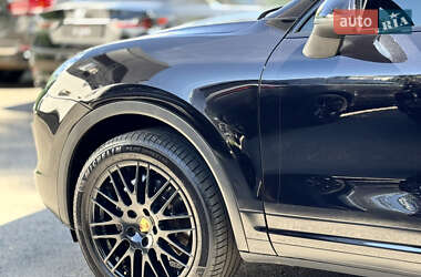 Внедорожник / Кроссовер Porsche Cayenne 2016 в 