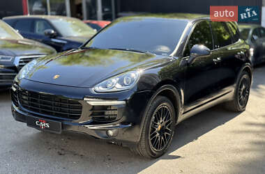 Внедорожник / Кроссовер Porsche Cayenne 2016 в 