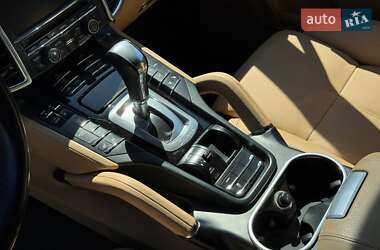 Внедорожник / Кроссовер Porsche Cayenne 2014 в 
