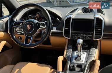Внедорожник / Кроссовер Porsche Cayenne 2014 в 