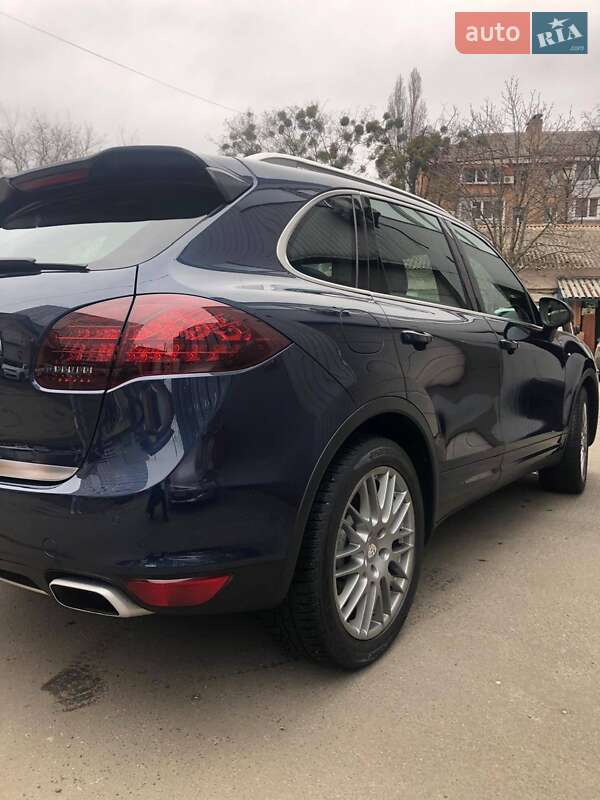 Внедорожник / Кроссовер Porsche Cayenne 2012 в Киеве
