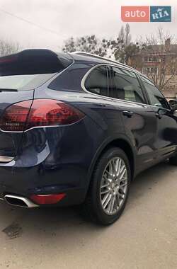 Внедорожник / Кроссовер Porsche Cayenne 2012 в 