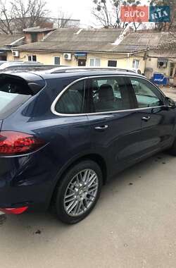 Внедорожник / Кроссовер Porsche Cayenne 2012 в 