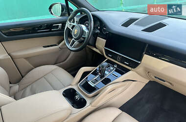 Позашляховик / Кросовер Porsche Cayenne 2018 в 