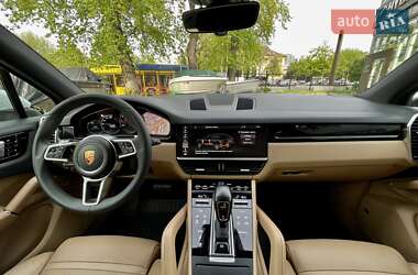 Внедорожник / Кроссовер Porsche Cayenne 2018 в 